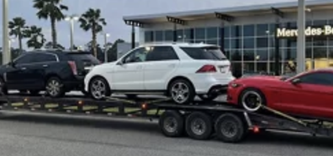 Conjunto da frota carregado em concessionária Mercedes-Benz